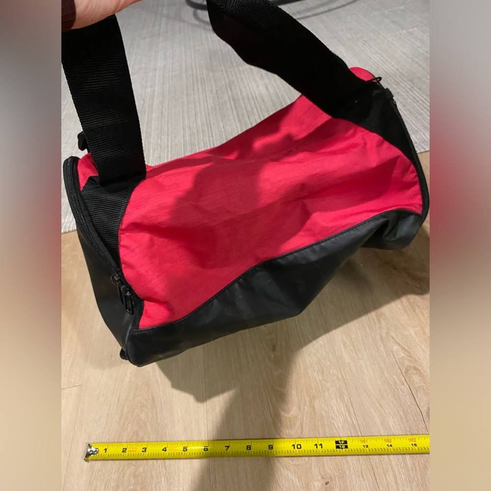 Nike Brasilia Small Duffel Gym Bag pink black White Swoosh - Picture 3 of 7